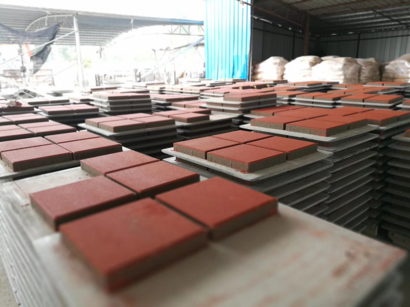 廣州南沙透水磚-華堅水泥製品,專(zhuān)業(yè)環(huán)保彩磚生產(chǎn)廠(chǎng)家!