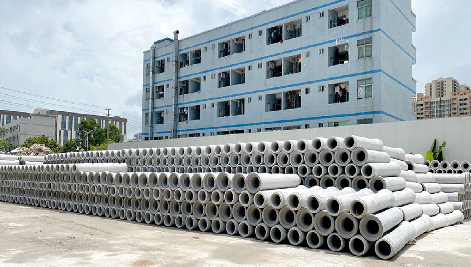 佛山順德水泥管道認(rèn)準廣東華堅水泥製品,強度高,耐腐蝕,質(zhì)量可靠